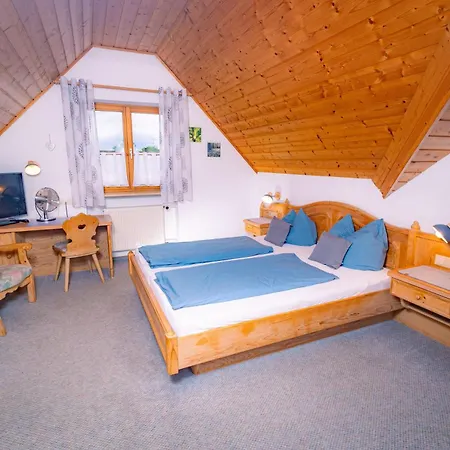 Schneiderwirt, Ot Hirnstetten Värdshus *